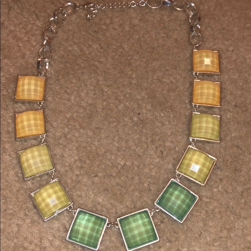 Pretty yellow/green necklace